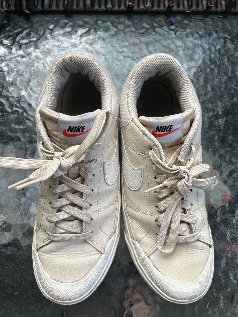 Nike Men’s Cream/White Low-Top Sneakers with Red Swoosh Accent